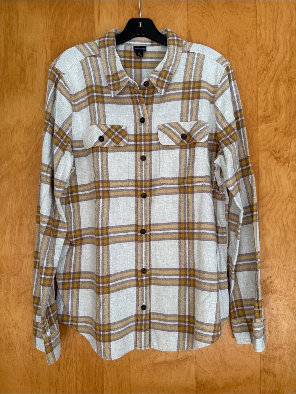 Patagonia Long-Sleeved Midweight Fjord Flannel Shirt in Birch White